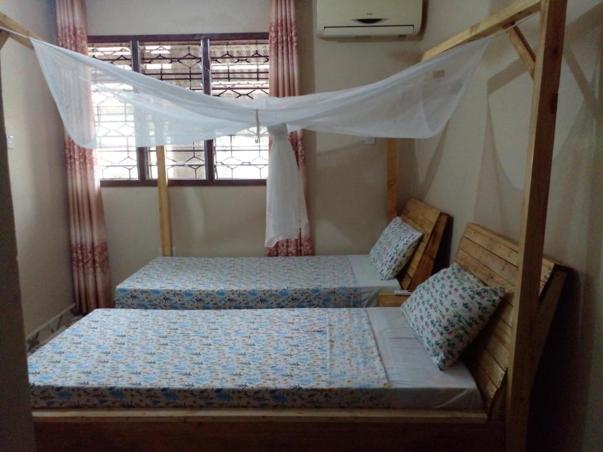 L&J Modern Backpackers Kinondoni Bed & Breakfast Dar es Salaam Exterior photo