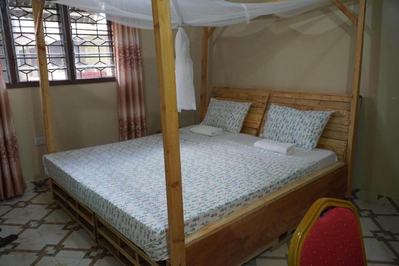 L&J Modern Backpackers Kinondoni Bed & Breakfast Dar es Salaam Exterior photo